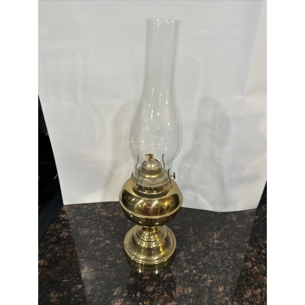 VTG English Style Brass Oil Lamp with Glass Chimney Eagle Burner Gold Finish